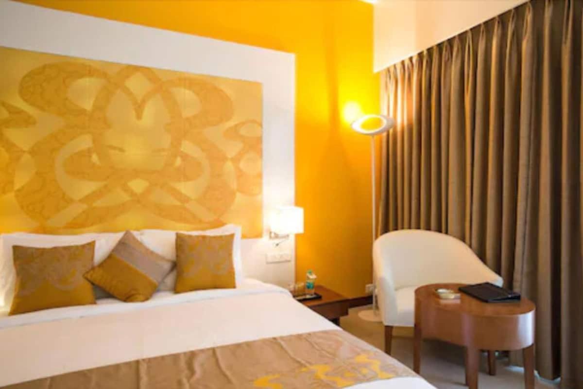 Hotel Cloud Near Delhi Airport 4*